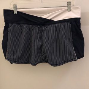 Lululemon blue and white skirt, sz 10, 67300